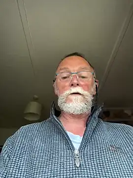 Snapshot of Moonraker64 chatting on 05.08.26 Moonraker64 online show from 05.08.26