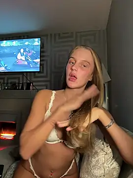 Snapshot of Exotic-Elsie chatting on 07.04.26 Exotic-Elsie online show from 07.04.26