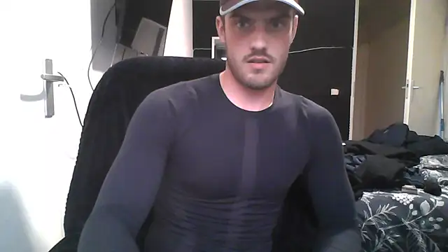 Snapshot of slaveboyrow chatting on 05.19.26 slaveboyrow online show from 05.19.26
