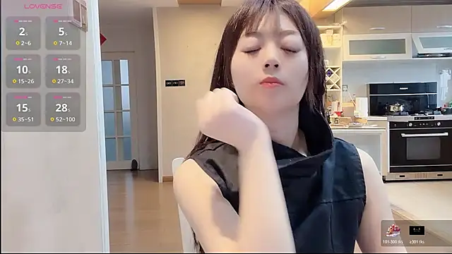 Snapshot of weeeoooo chatting on 05.18.26 weeeoooo online show from 05.18.26