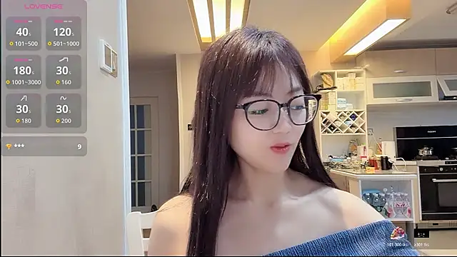 Snapshot of weeeoooo chatting on 05.20.26 weeeoooo online show from 05.20.26