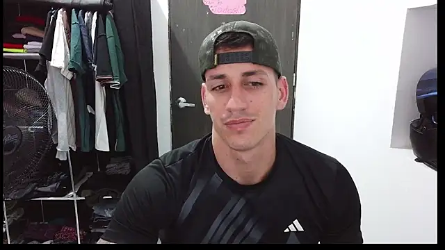 Snapshot of RaulRico chatting on 05.10.26 RaulRico online show from 05.10.26