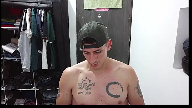 Snapshot of RaulRico chatting on 05.12.26 RaulRico online show from 05.12.26