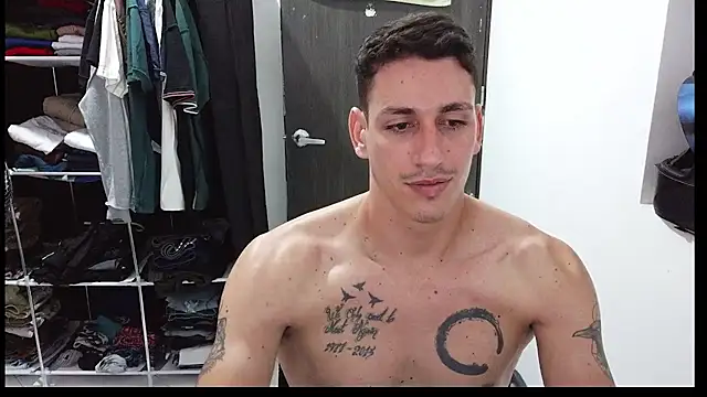 Snapshot of RaulRico chatting on 05.12.26 RaulRico online show from 05.12.26