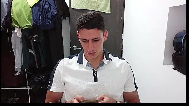Snapshot of RaulRico chatting on 05.17.26 RaulRico online show from 05.17.26
