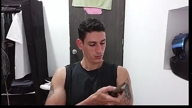 Snapshot of RaulRico chatting on 06.20.26 RaulRico online show from 06.20.26
