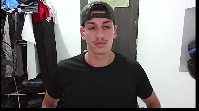 Snapshot of RaulRico chatting on 06.27.26 RaulRico online show from 06.27.26