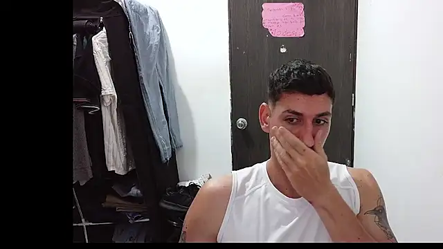 Snapshot of RaulRico chatting on 07.18.26 RaulRico online show from 07.18.26
