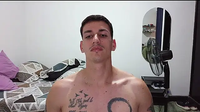 Snapshot of RaulRico chatting on 08.02.26 RaulRico online show from 08.02.26