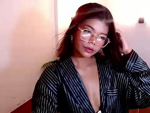 Snapshot of charlene_pretty chatting on 06.17.26 charlene pretty online show from 06.17.26