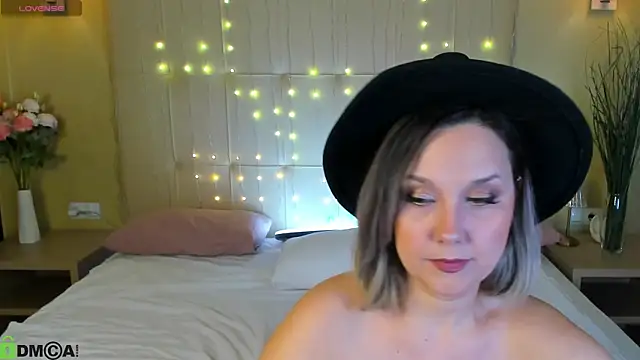 Nikki Mi1k online show from 05.17.26