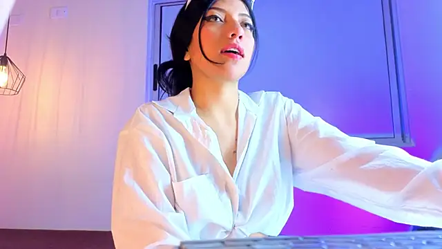 Snapshot of Ey_Im_simone_ chatting on 06.18.26 Ey Im simone online show from 06.18.26