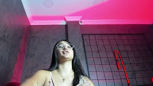 Snapshot of Janett_Moore chatting on 05.11.26 Janett Moore online show from 05.11.26