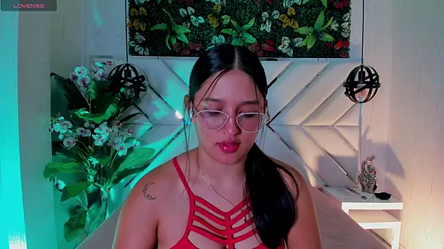 Snapshot of Janett_Moore chatting on 06.18.26 Janett Moore online show from 06.18.26