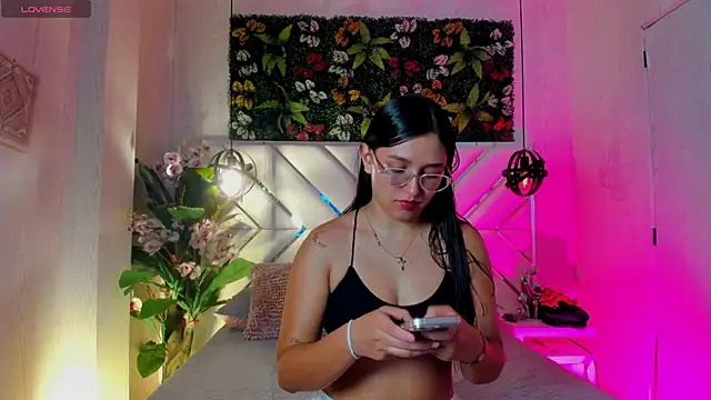 Snapshot of Janett_Moore chatting on 06.21.26 Janett Moore online show from 06.21.26