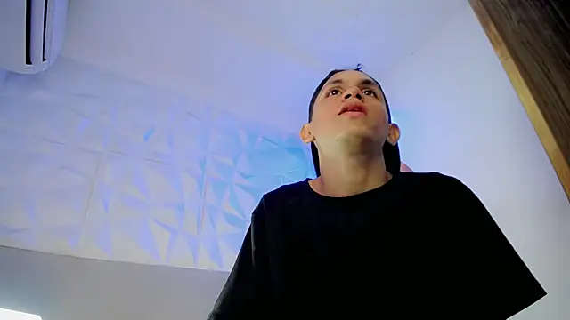 Snapshot of sombra_18 chatting on 07.22.26 sombra 18 online show from 07.22.26