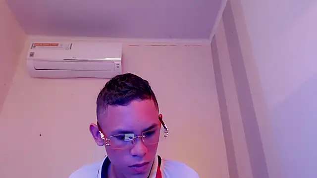 Snapshot of sombra_18 chatting on 08.03.26 sombra 18 online show from 08.03.26