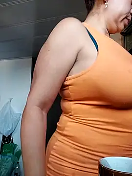 Snapshot of Tumilf chatting on 05.20.26 Tumilf online show from 05.20.26