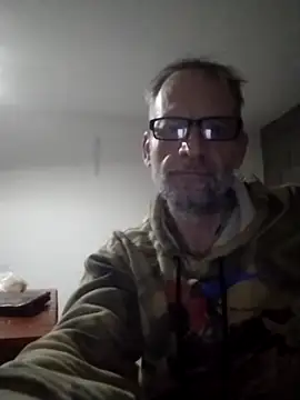 Snapshot of CulturedBus909 chatting on 05.26.26 CulturedBus909 online show from 05.26.26