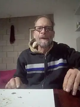 Snapshot of CulturedBus909 chatting on 05.27.26 CulturedBus909 online show from 05.27.26