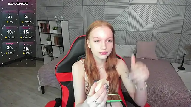 Snapshot of LunaTerry chatting on 05.15.26 LunaTerry online show from 05.15.26
