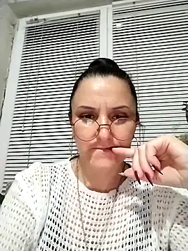 Snapshot of MillaMia45 chatting on 05.13.26 MillaMia45 online show from 05.13.26