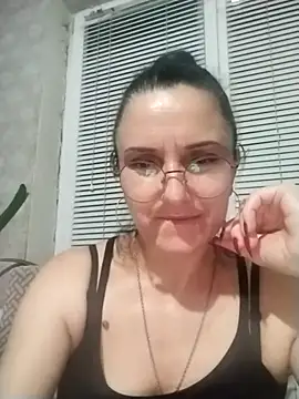 Snapshot of MillaMia45 chatting on 05.15.26 MillaMia45 online show from 05.15.26