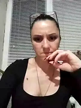 Snapshot of MillaMia45 chatting on 05.17.26 MillaMia45 online show from 05.17.26