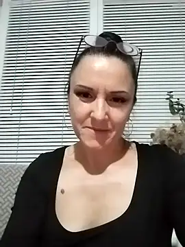 Snapshot of MillaMia45 chatting on 05.19.26 MillaMia45 online show from 05.19.26