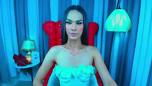 Estella Hilton online show from 06.01.26