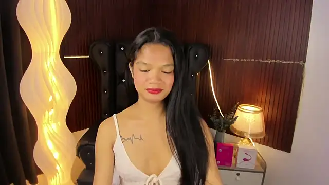 Naya Hilton online show from 05.31.26