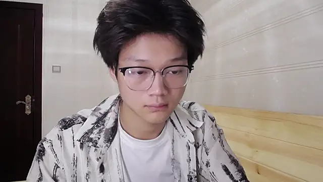 Snapshot of XJ-XIAOXIAO chatting on 05.05.26 XJ-XIAOXIAO online show from 05.05.26