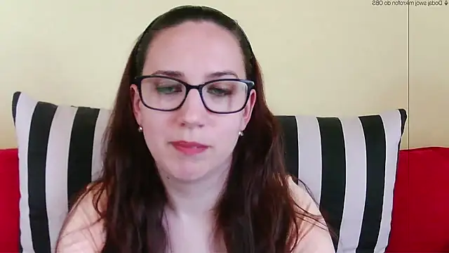 Snapshot of EmilyHotAngel chatting on 05.27.26 EmilyHotAngel online show from 05.27.26