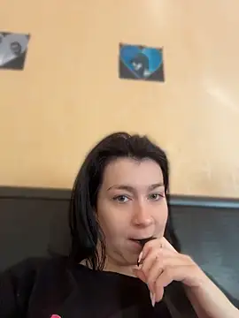 Snapshot of MissElya chatting on 05.30.26 MissElya online show from 05.30.26