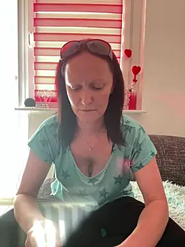LindaLee90 online show from 07.25.26