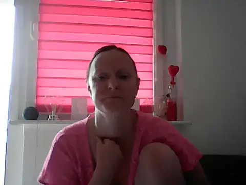 LindaLee90 online show from 07.26.26