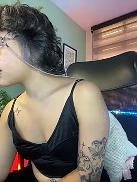 Snapshot of Lusiana__ chatting on 05.27.26 Lusiana online show from 05.27.26