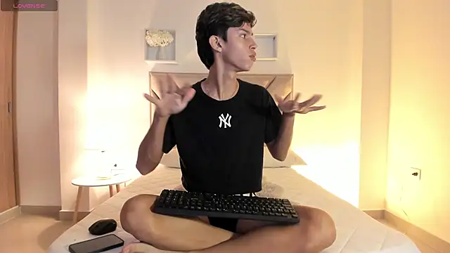 Baby noahtt online show from 06.02.26
