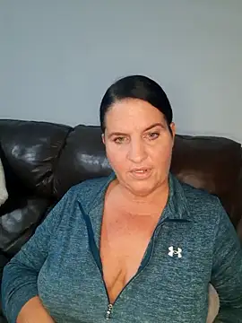 Snapshot of Velvet-Milf chatting on 05.17.26 Velvet-Milf online show from 05.17.26