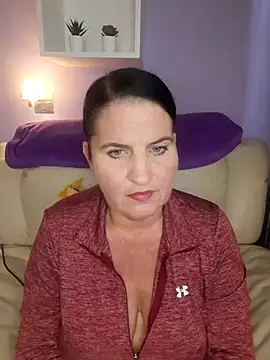 Snapshot of Velvet-Milf chatting on 05.18.26 Velvet-Milf online show from 05.18.26