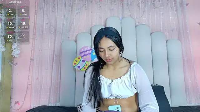 Hollyyqueen  online show from 06.10.26