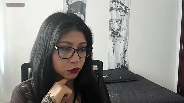 Snapshot of GoddessValentinaX chatting on 06.19.26 GoddessValentinaX online show from 06.19.26