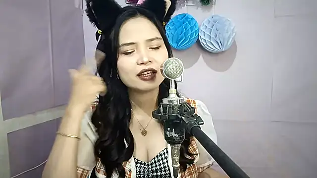 Snapshot of FerminaBoutwell chatting on 05.23.26 FerminaBoutwell online show from 05.23.26