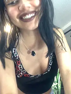 AntonellaCooper Pink online show from 06.04.26