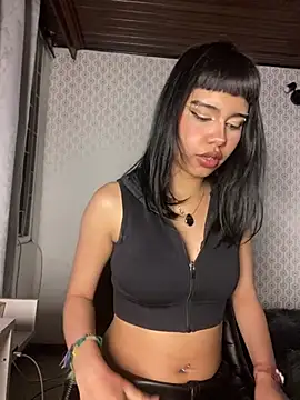 AntonellaCooper Pink online show from 06.05.26