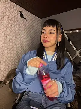 AntonellaCooper Pink online show from 07.10.26
