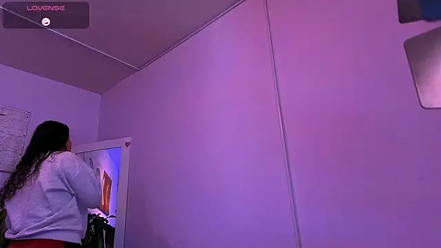 Snapshot of Perla_cambell chatting on 05.12.26 Perla cambell online show from 05.12.26