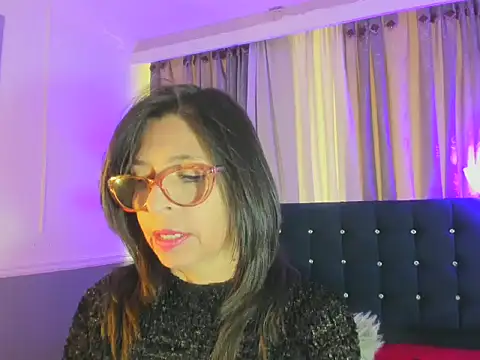 Snapshot of lena_gray chatting on 05.14.26 lena gray online show from 05.14.26