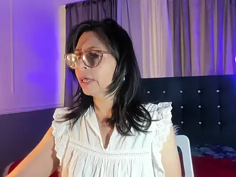 Snapshot of lena_gray chatting on 05.17.26 lena gray online show from 05.17.26
