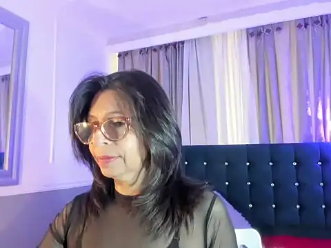 Snapshot of lena_gray chatting on 05.25.26 lena gray online show from 05.25.26